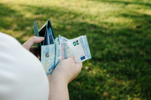 How to Manage Your Finances and Their Long-term Effects